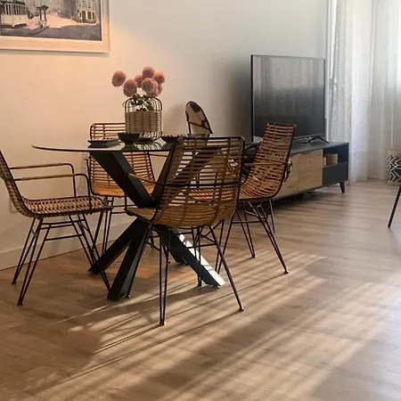 Urban Apartment *